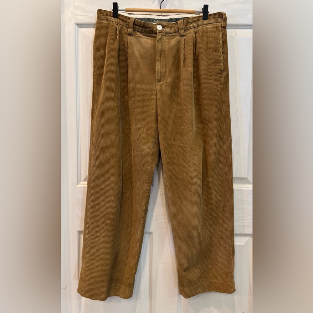 LL Bean Mens Corduroy Pants Size 35x29 Brown 100% Cotton Pleated Trousers